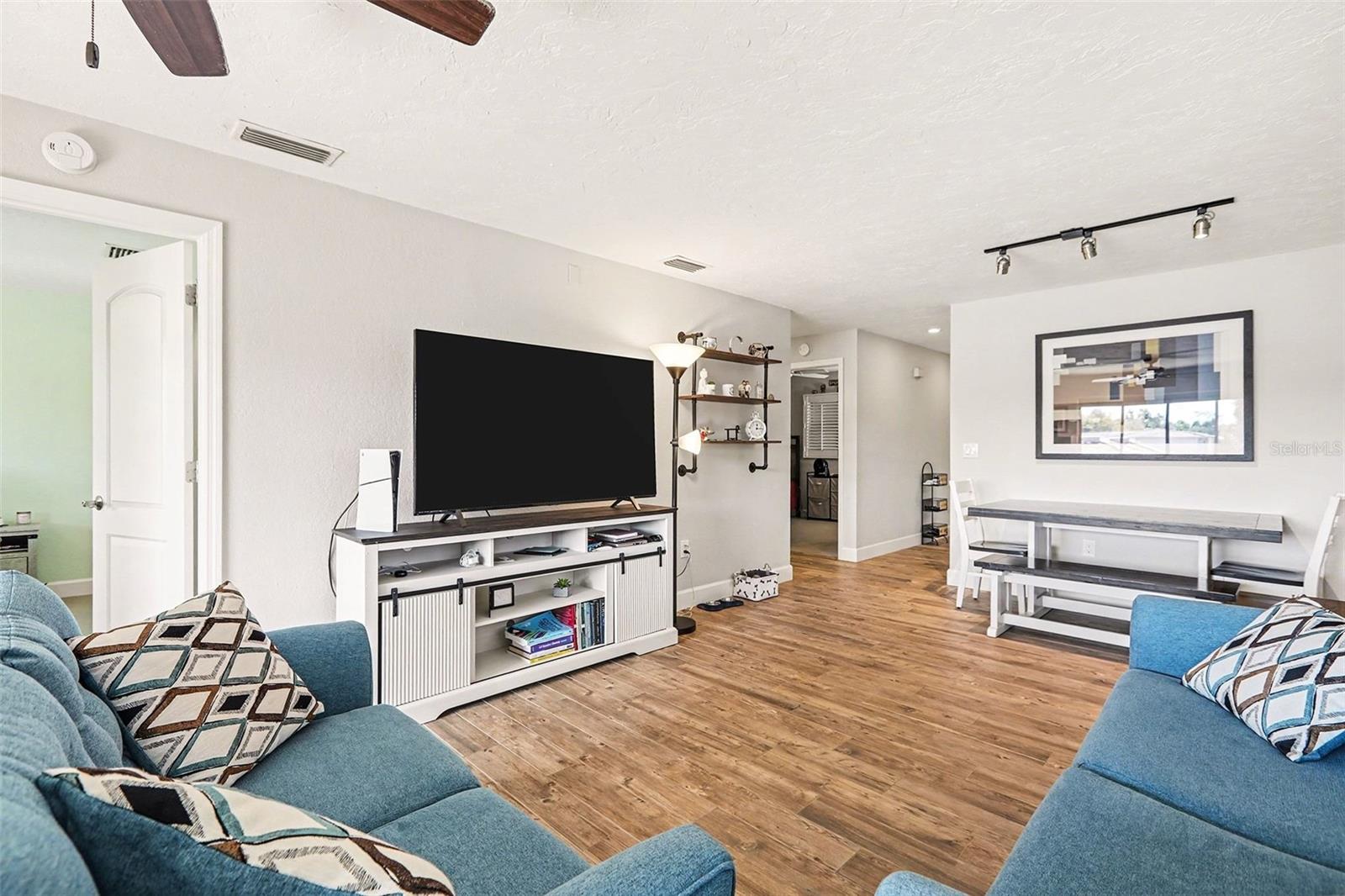 GULF GATE GARDENS - Residential