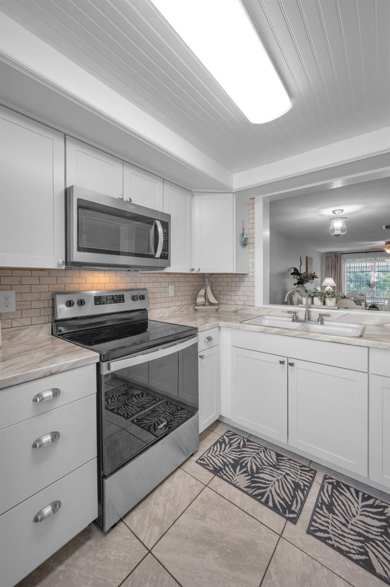 GARDENS OF BEACON SQUARE CONDO - Residential