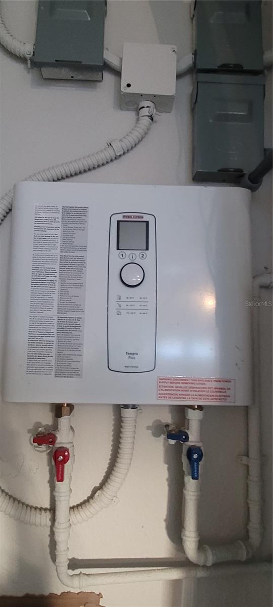 OAKHURST GROVES 1ST ADD - Residential Lease