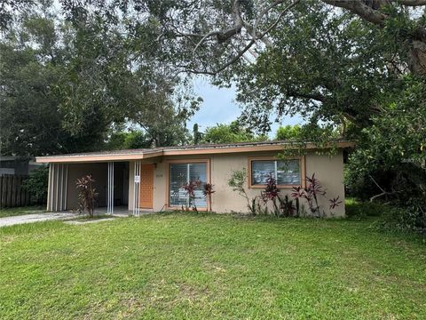 Photo of 2124 Catalina Drive N, Clearwater, FL 33763 (MLS # TB8484637)