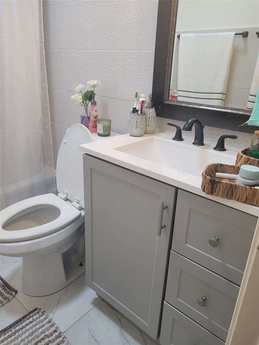 HICKORY HILL RETREATS UNIT 03 - Residential