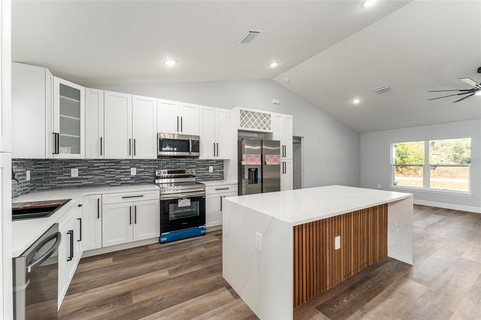 RAINBOW LAKES ESTATE - Residential