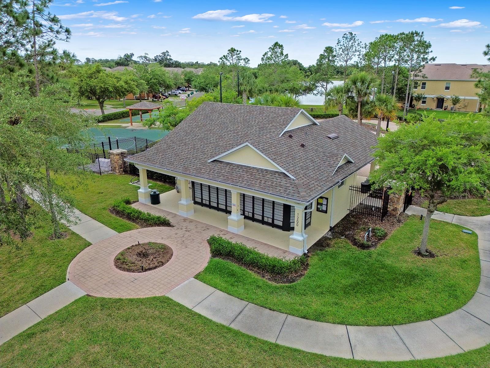 TUCKER OAKS - Residential