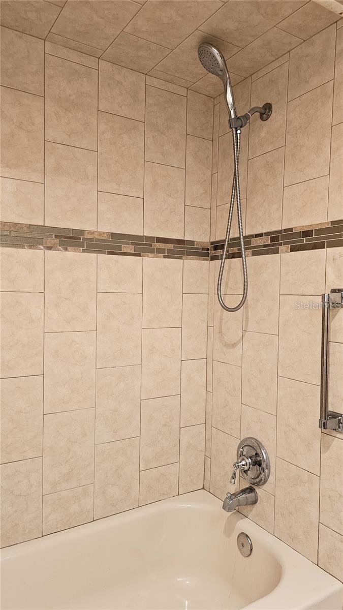 TAHITIAN GARDENS CONDO - Residential Lease