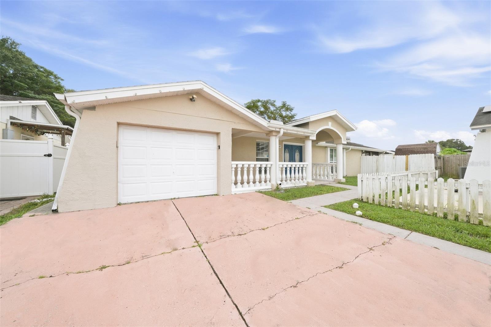10102 HICKORY HOLLOW COURT