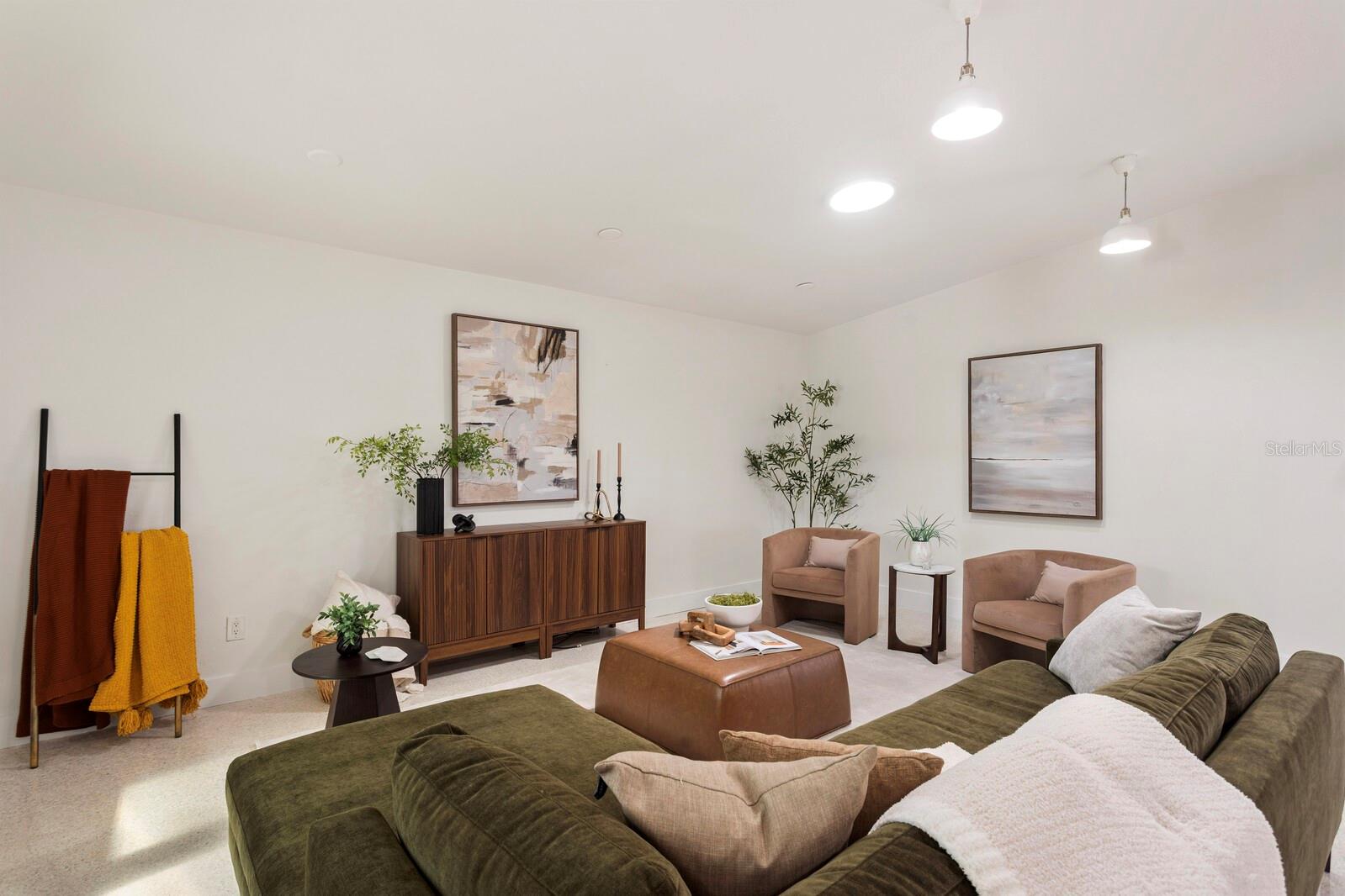 SUBURB ROYAL - Residential