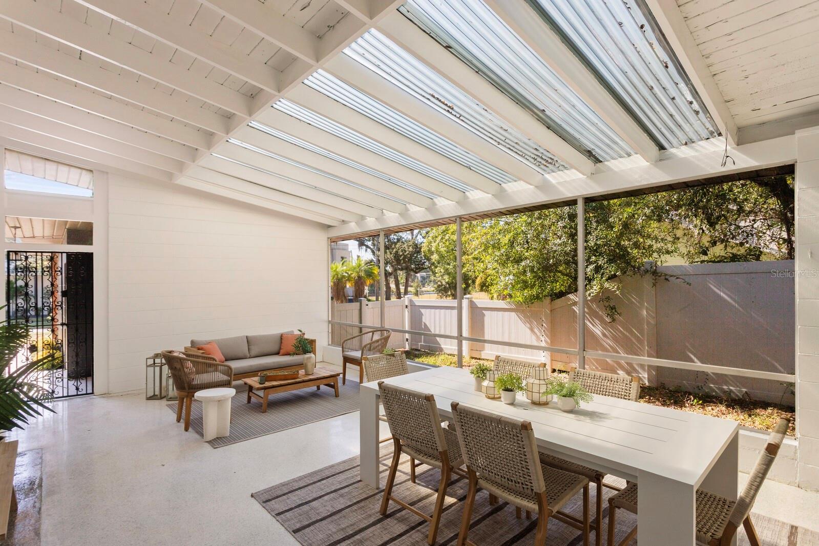 SUBURB ROYAL - Residential