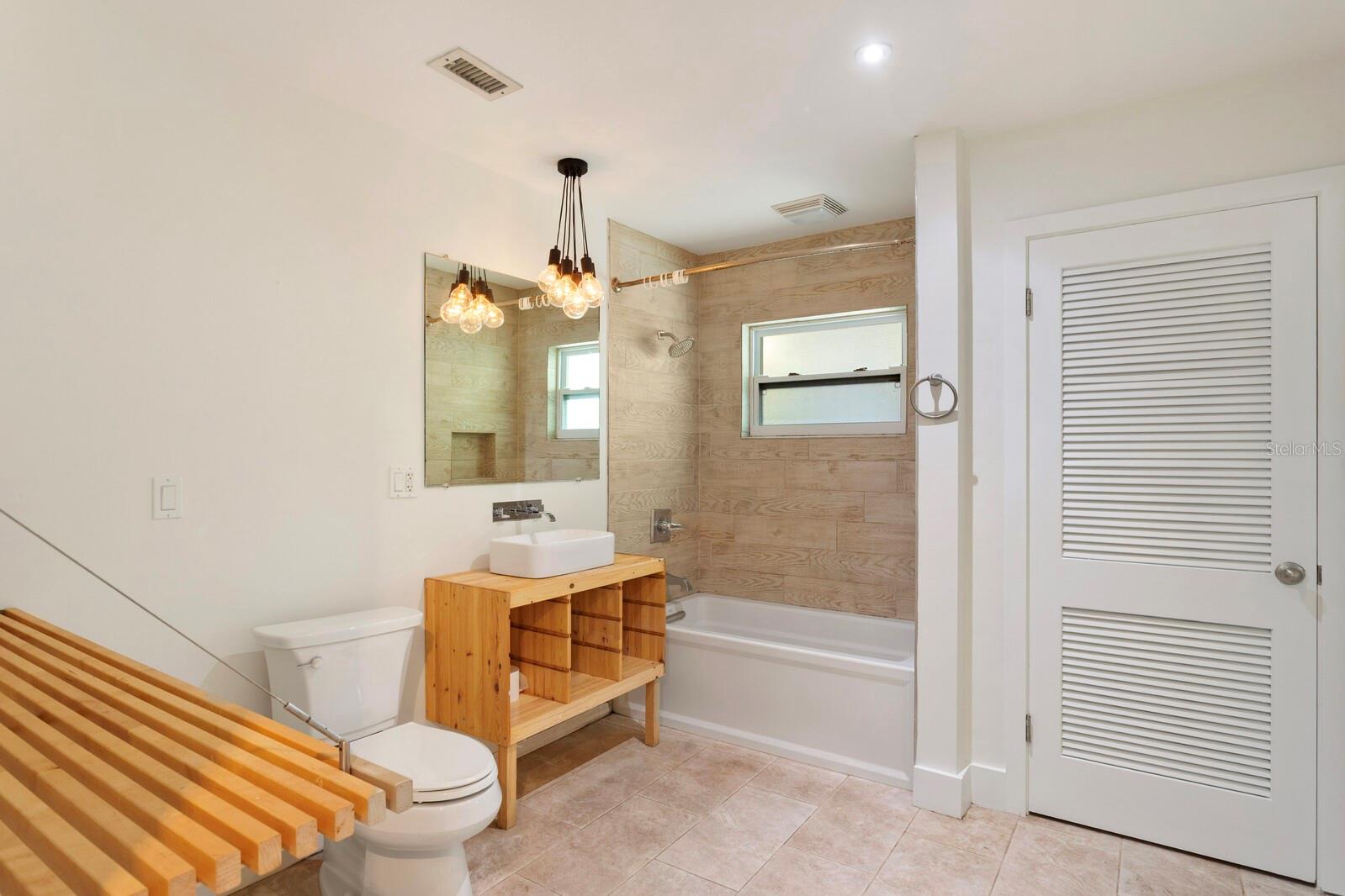 SUBURB ROYAL - Residential