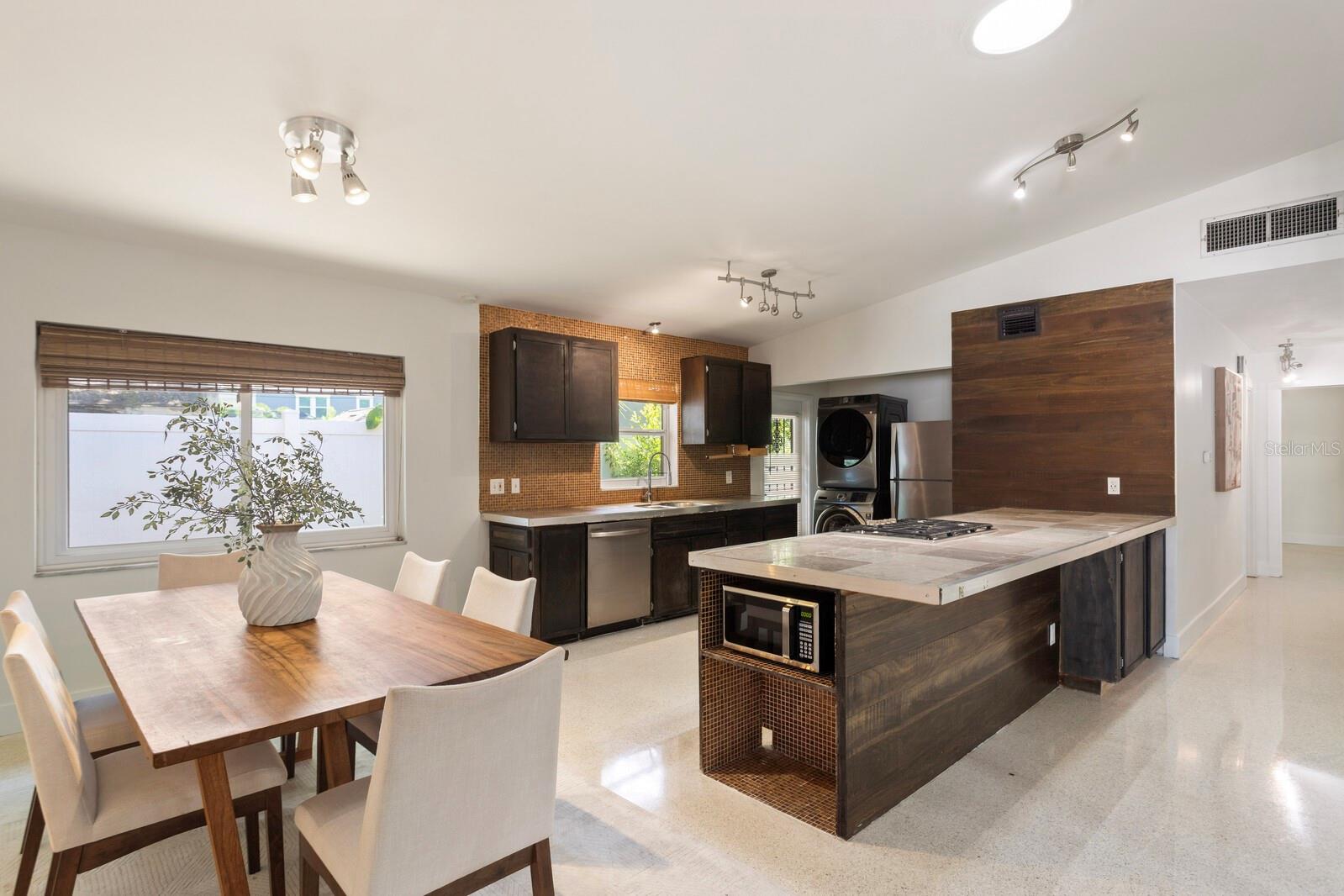 SUBURB ROYAL - Residential