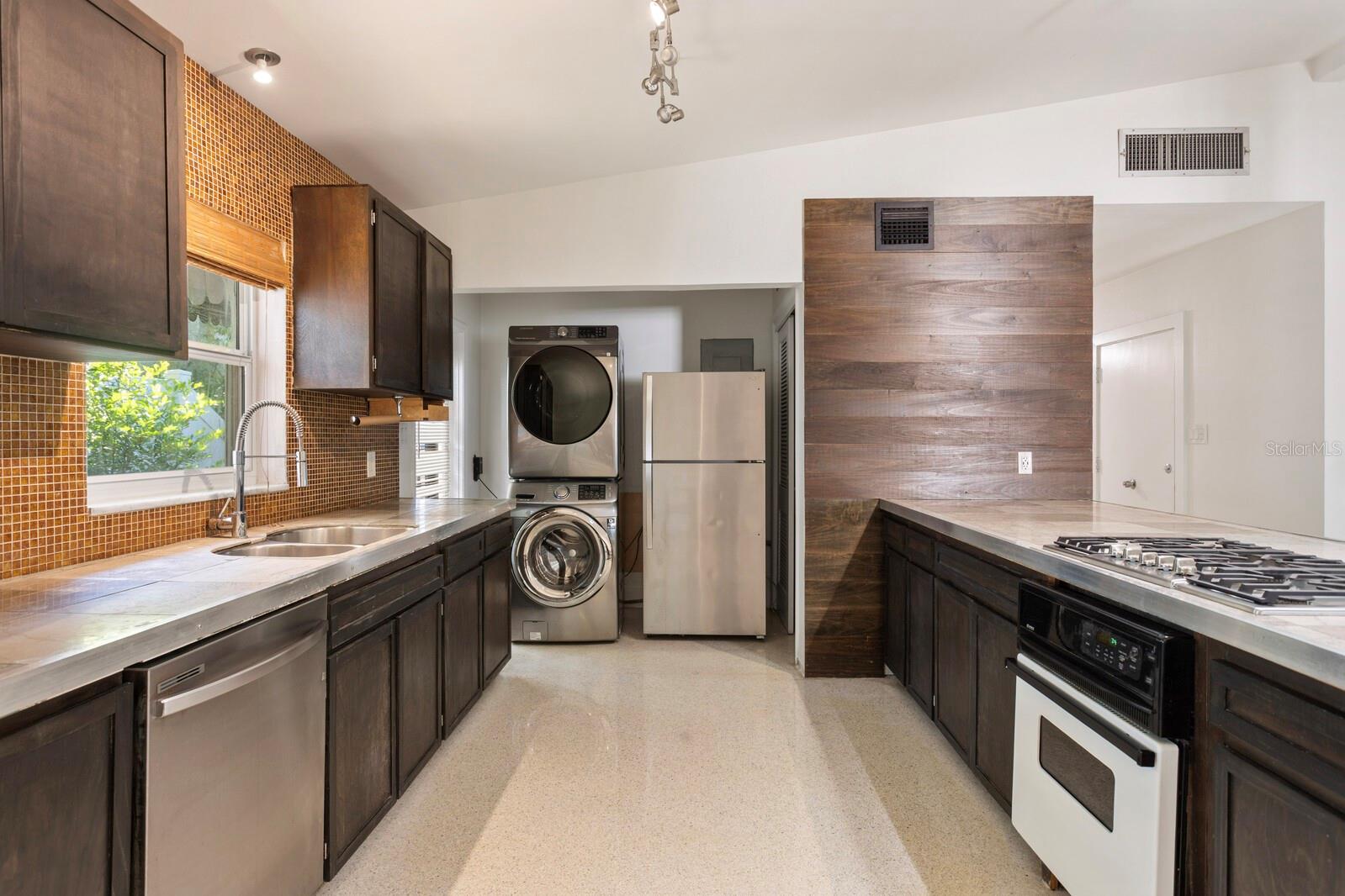 SUBURB ROYAL - Residential