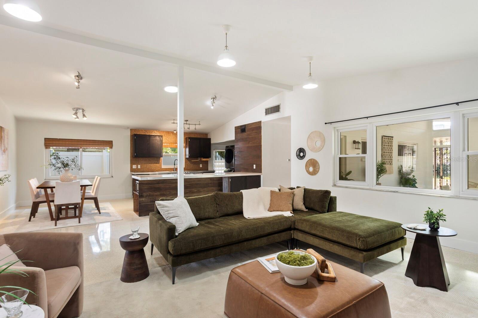 SUBURB ROYAL - Residential