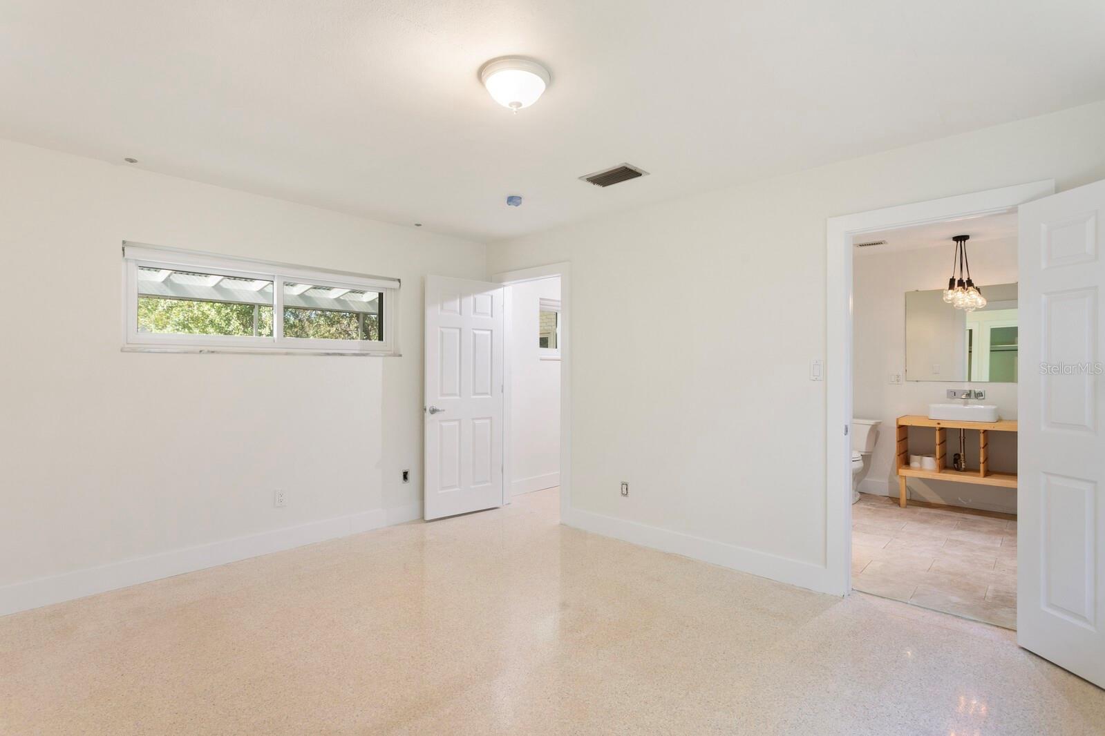 SUBURB ROYAL - Residential