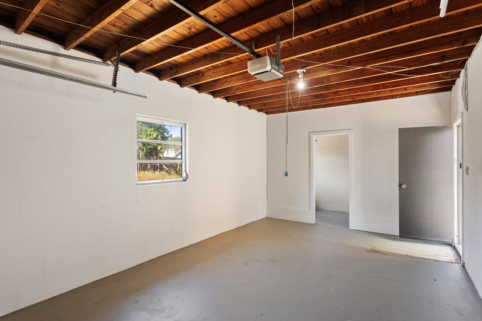 SUBURB ROYAL - Residential