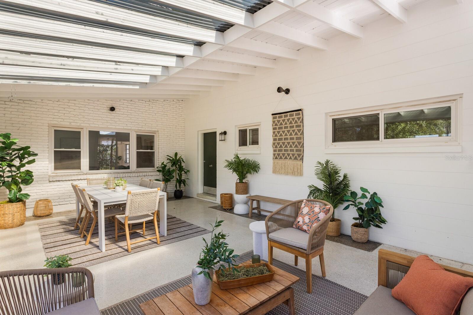 SUBURB ROYAL - Residential