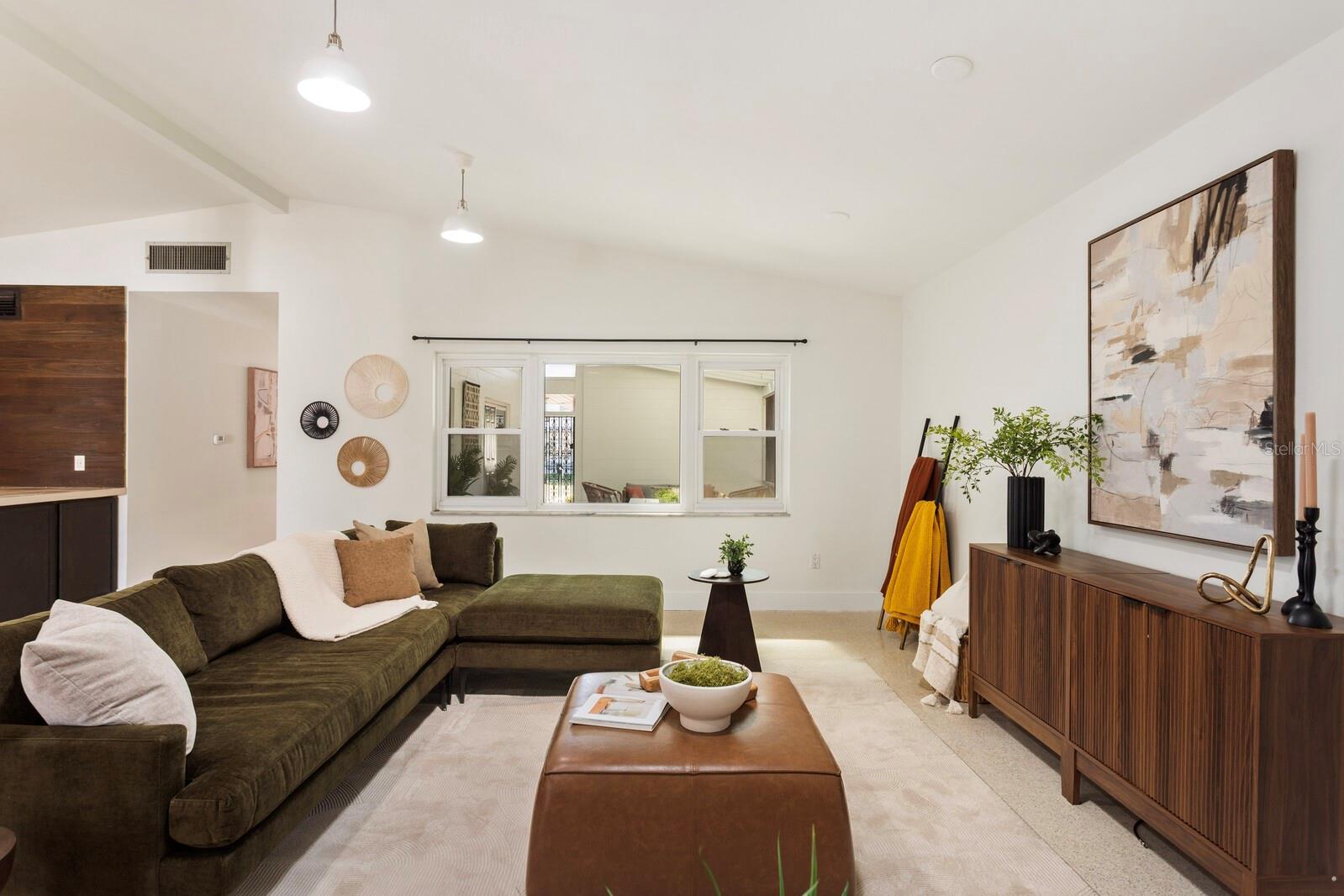 SUBURB ROYAL - Residential