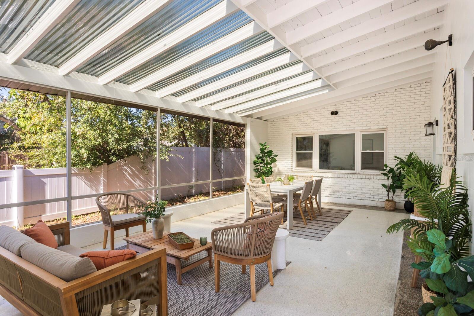 SUBURB ROYAL - Residential