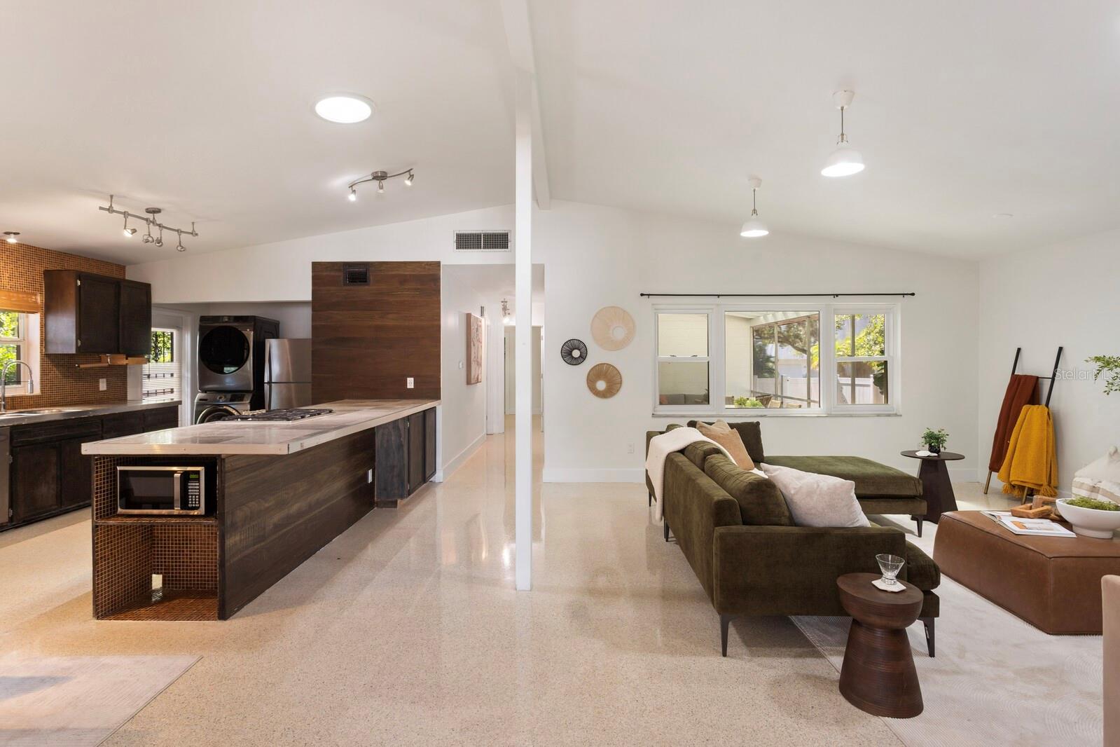 SUBURB ROYAL - Residential