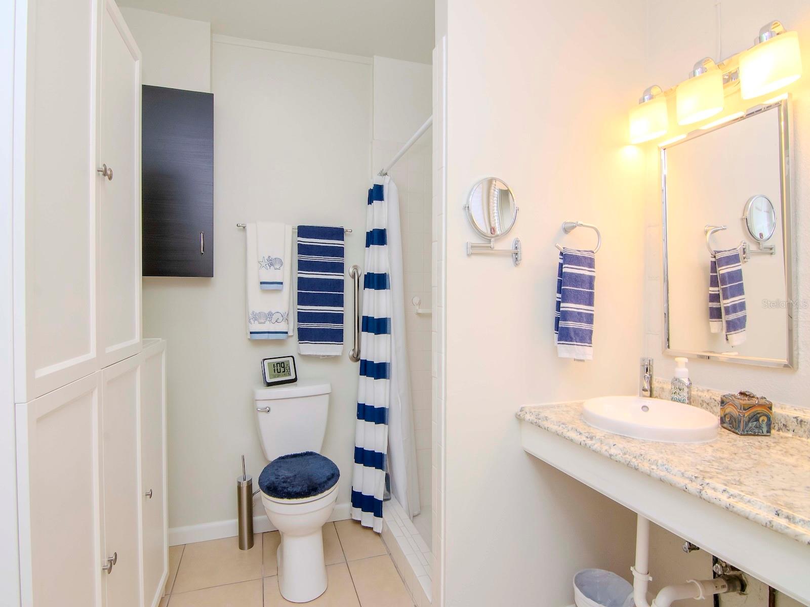 DOUGLAS MANOR SUB - Residential