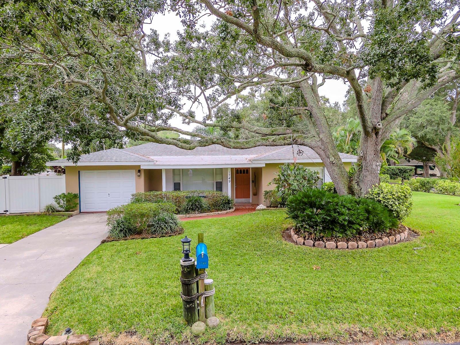 DOUGLAS MANOR SUB - Residential