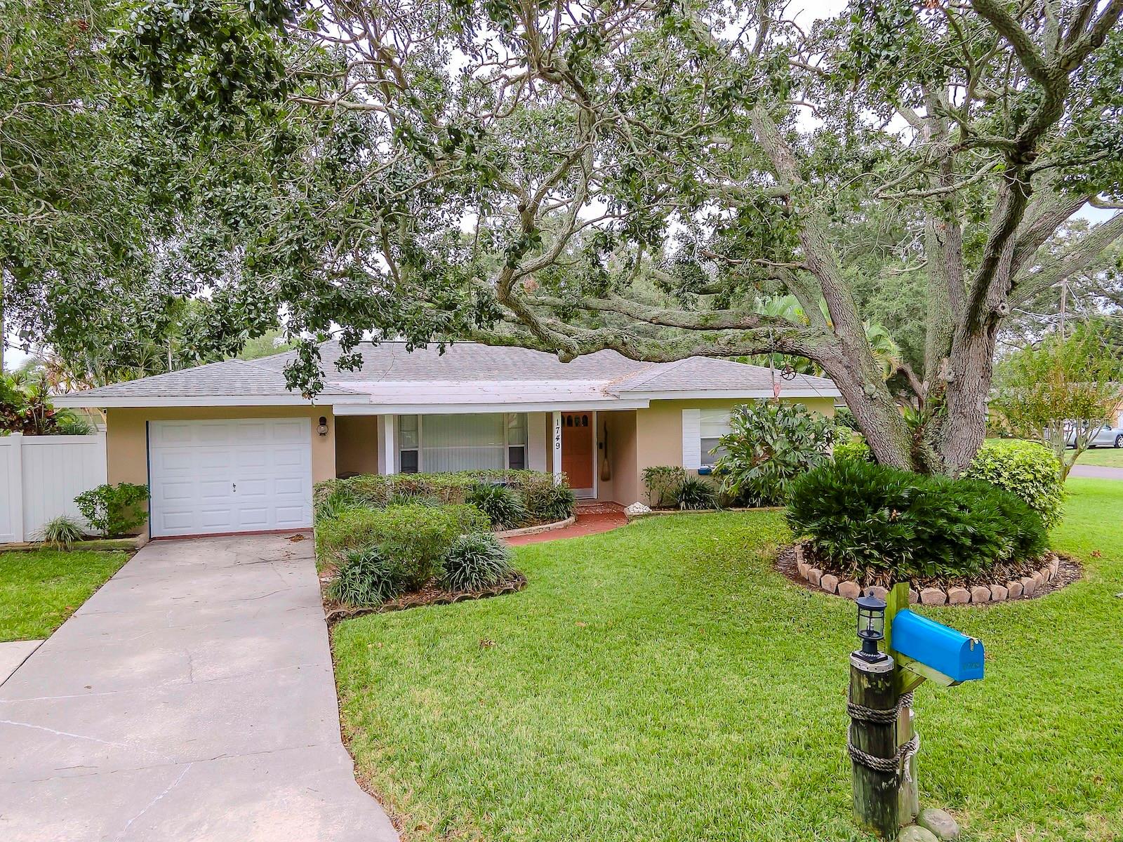 DOUGLAS MANOR SUB - Residential