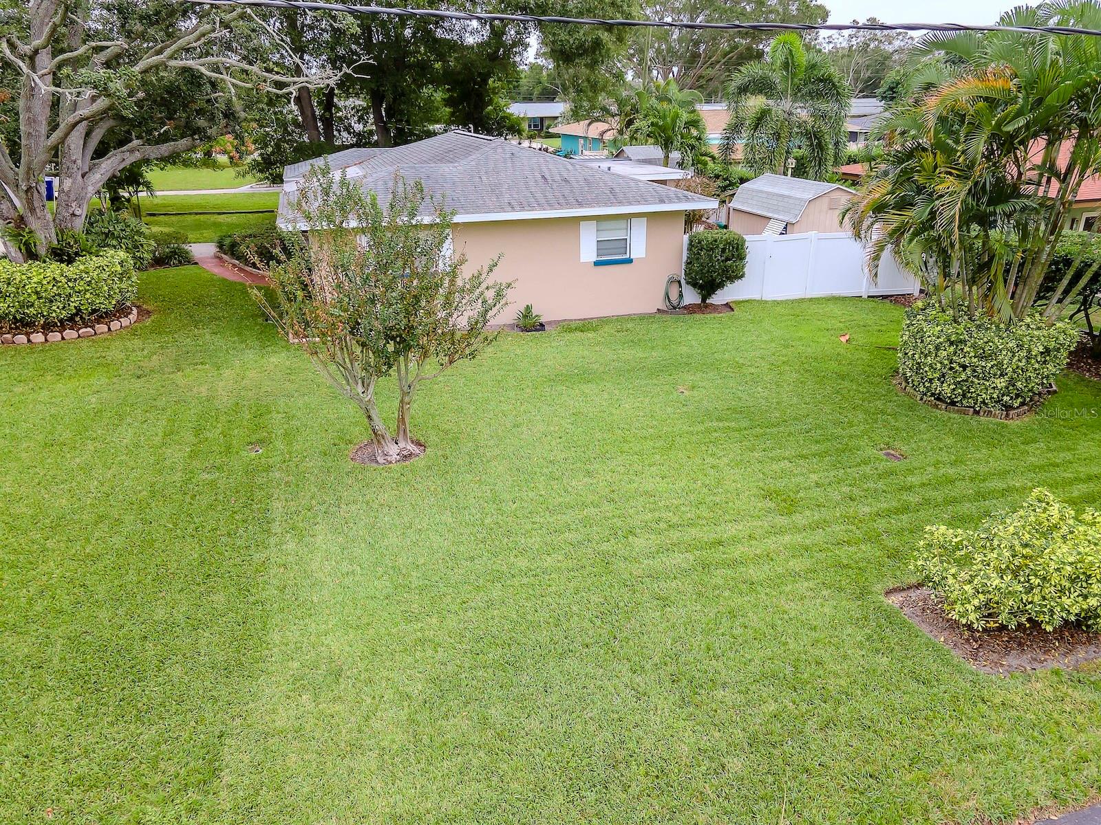 DOUGLAS MANOR SUB - Residential