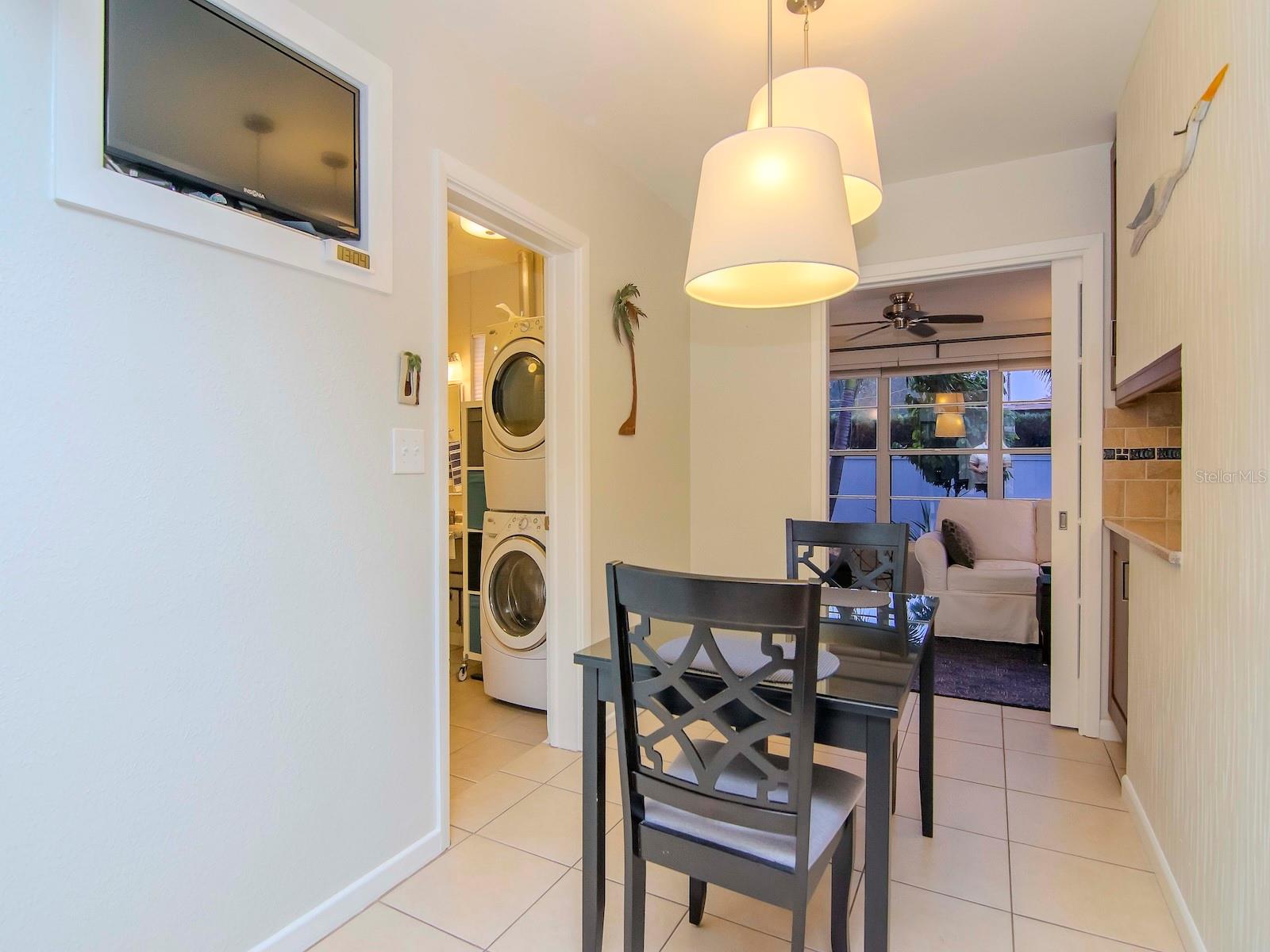 DOUGLAS MANOR SUB - Residential