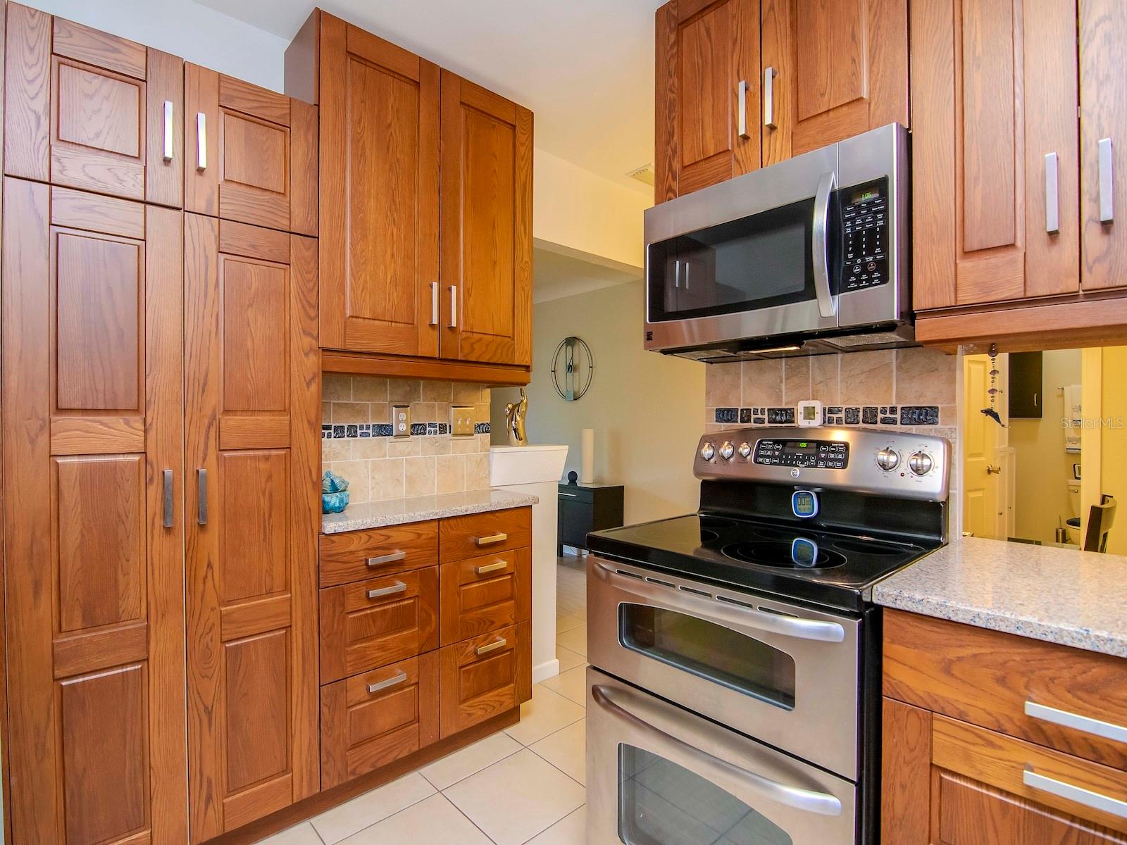 DOUGLAS MANOR SUB - Residential