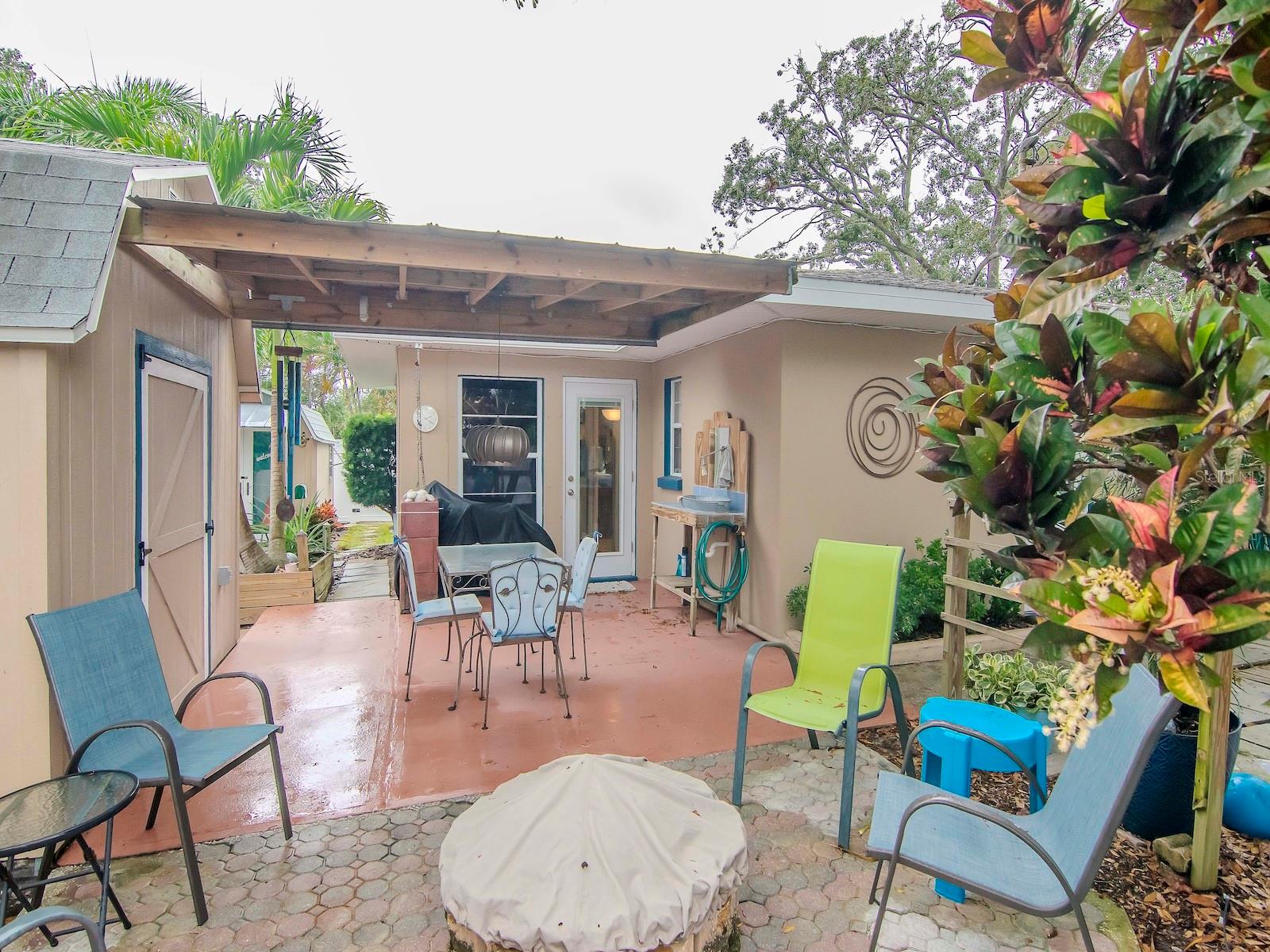 DOUGLAS MANOR SUB - Residential