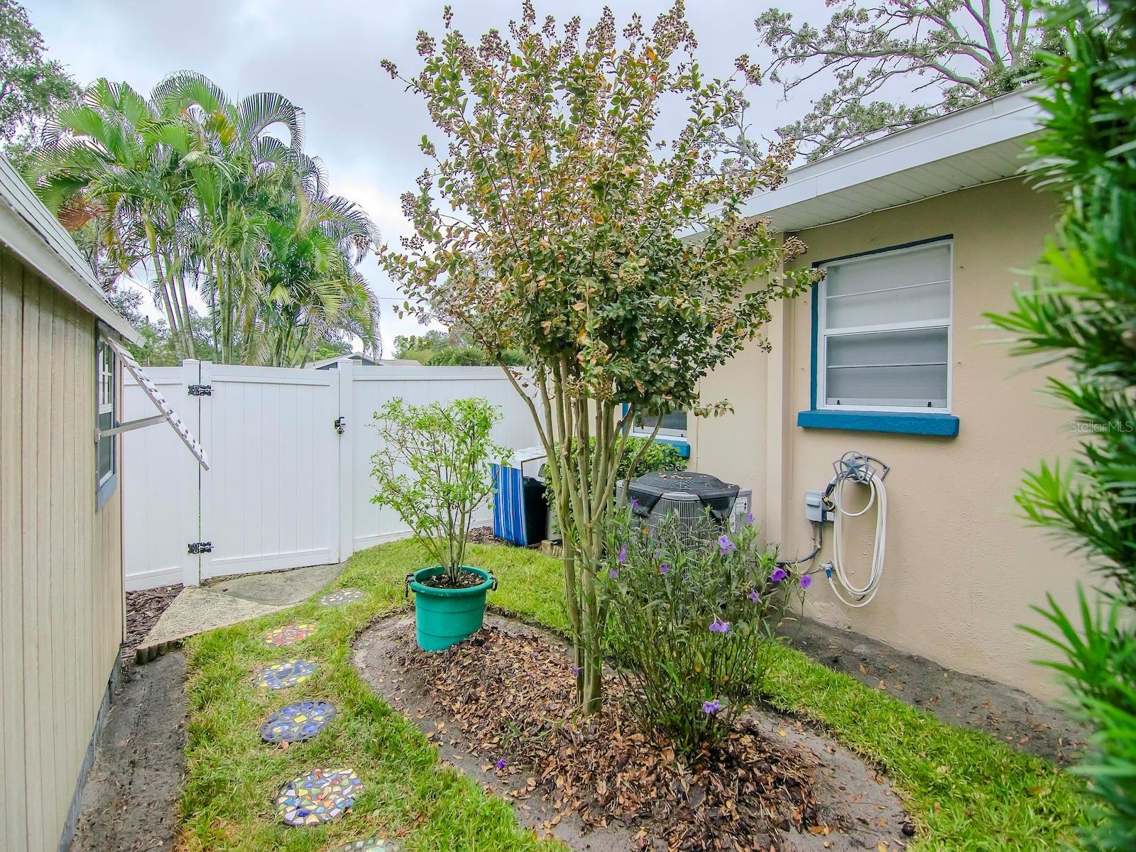 DOUGLAS MANOR SUB - Residential