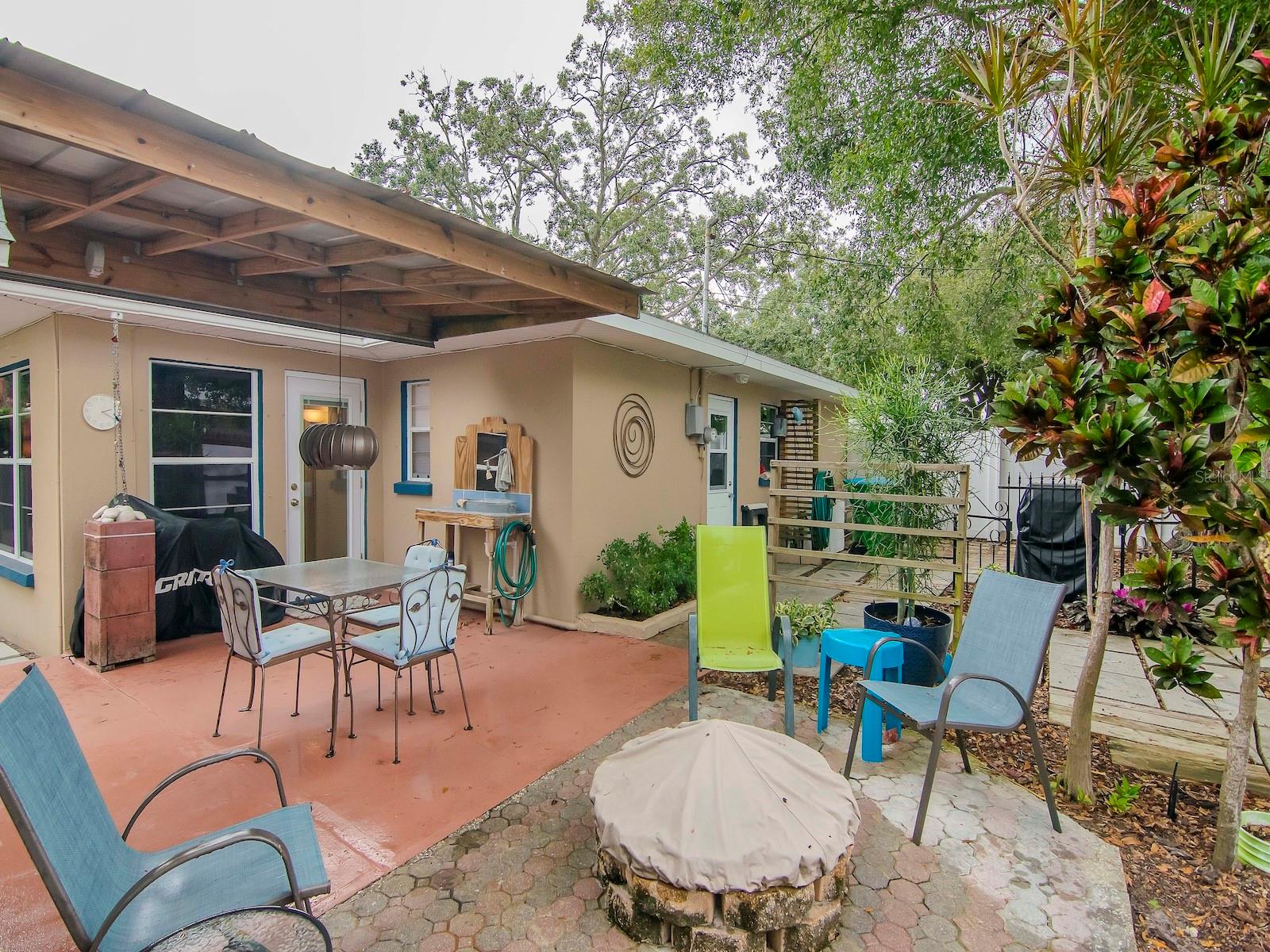 DOUGLAS MANOR SUB - Residential