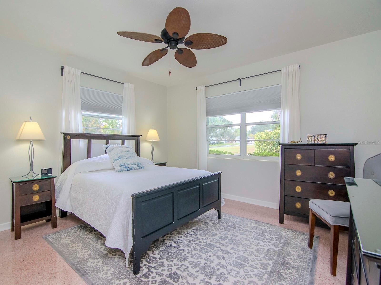 DOUGLAS MANOR SUB - Residential