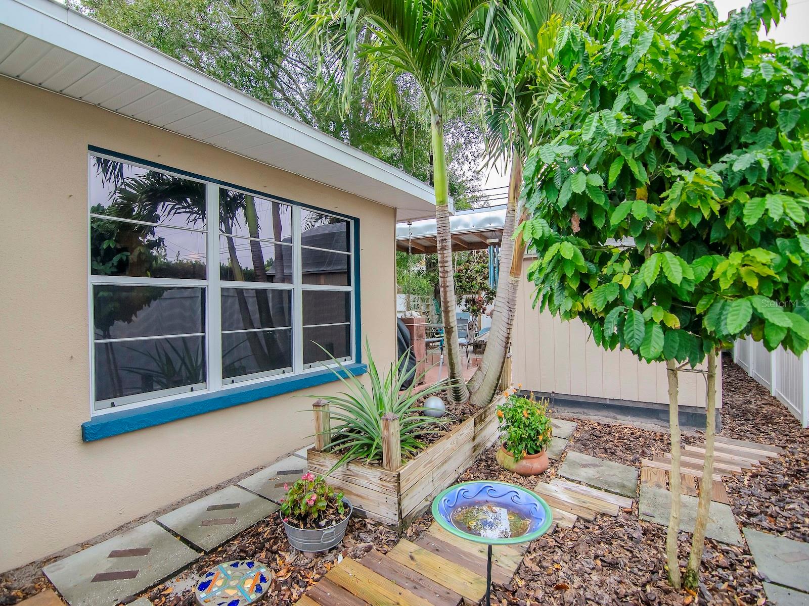 DOUGLAS MANOR SUB - Residential