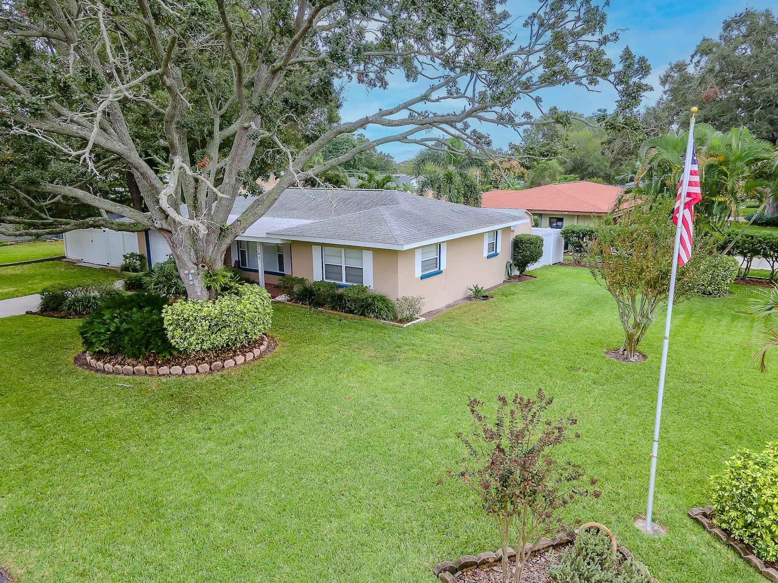 DOUGLAS MANOR SUB - Residential