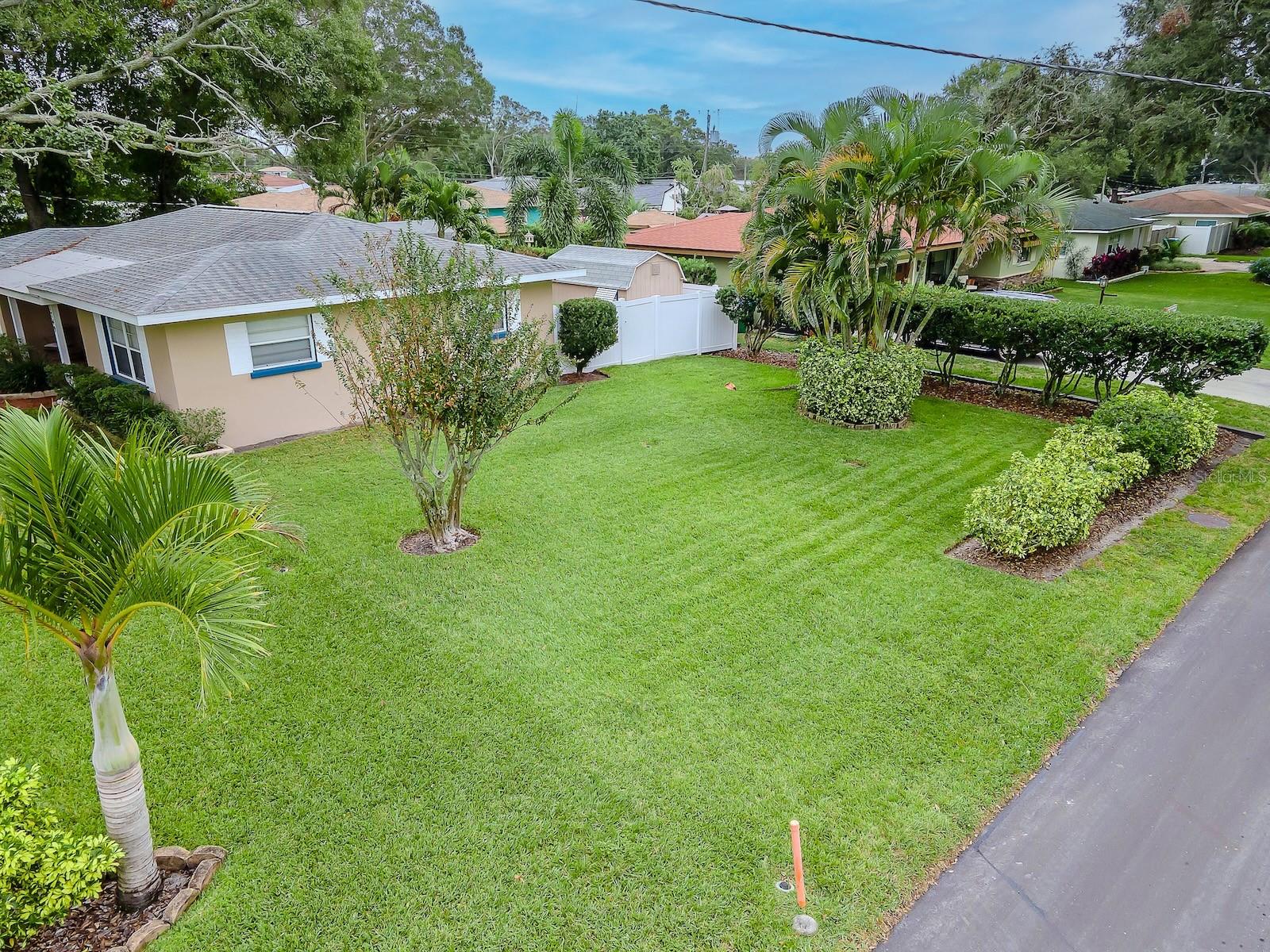 DOUGLAS MANOR SUB - Residential