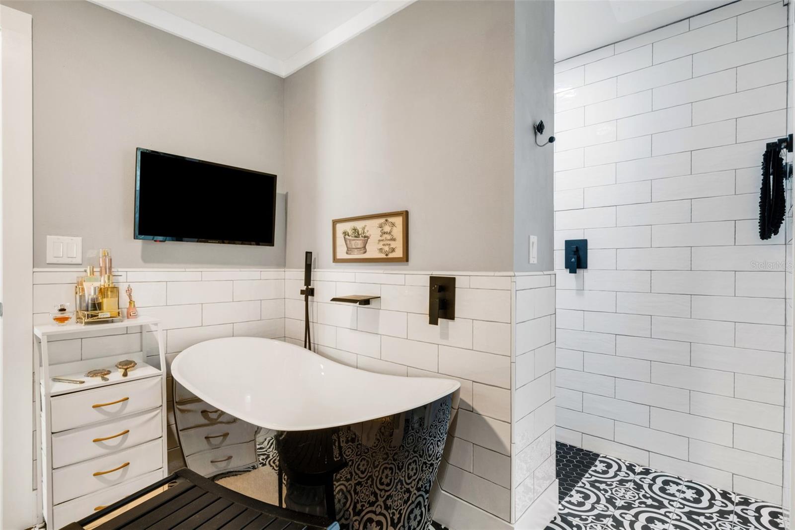 HIGHLAND LAKES UNIT TWENTY EIGHT - Residential