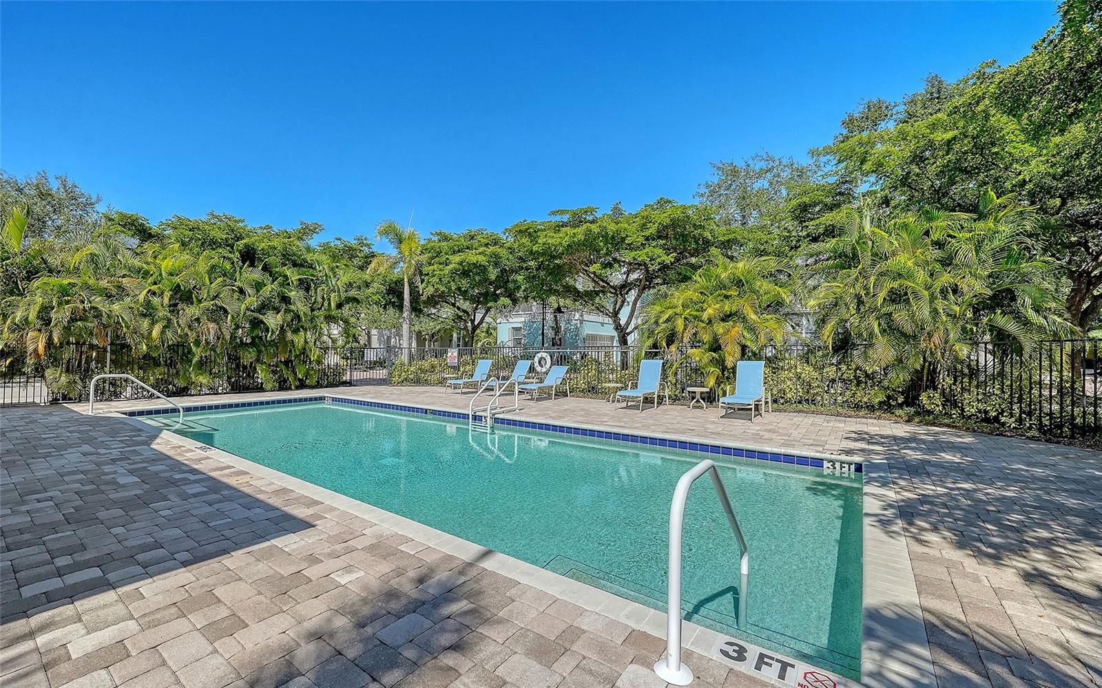 GRANADA PARK - Residential