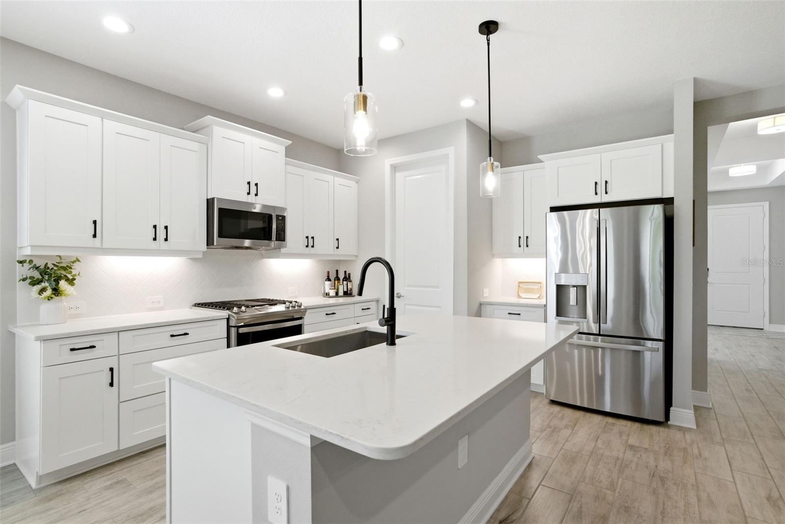 2720 BUTTERFLY JASMINE TRAIL