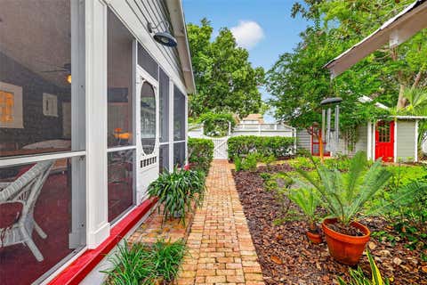 Tiny photo for 1046 N Mcdonald Street, Mount Dora, FL 32757 (MLS # G5115566)