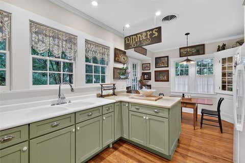 Tiny photo for 1046 N Mcdonald Street, Mount Dora, FL 32757 (MLS # G5115566)