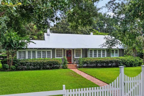 Photo of 1046 N Mcdonald Street, Mount Dora, FL 32757 (MLS # G5115566)