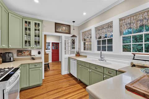 Tiny photo for 1046 N Mcdonald Street, Mount Dora, FL 32757 (MLS # G5115566)