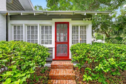 Tiny photo for 1046 N Mcdonald Street, Mount Dora, FL 32757 (MLS # G5115566)