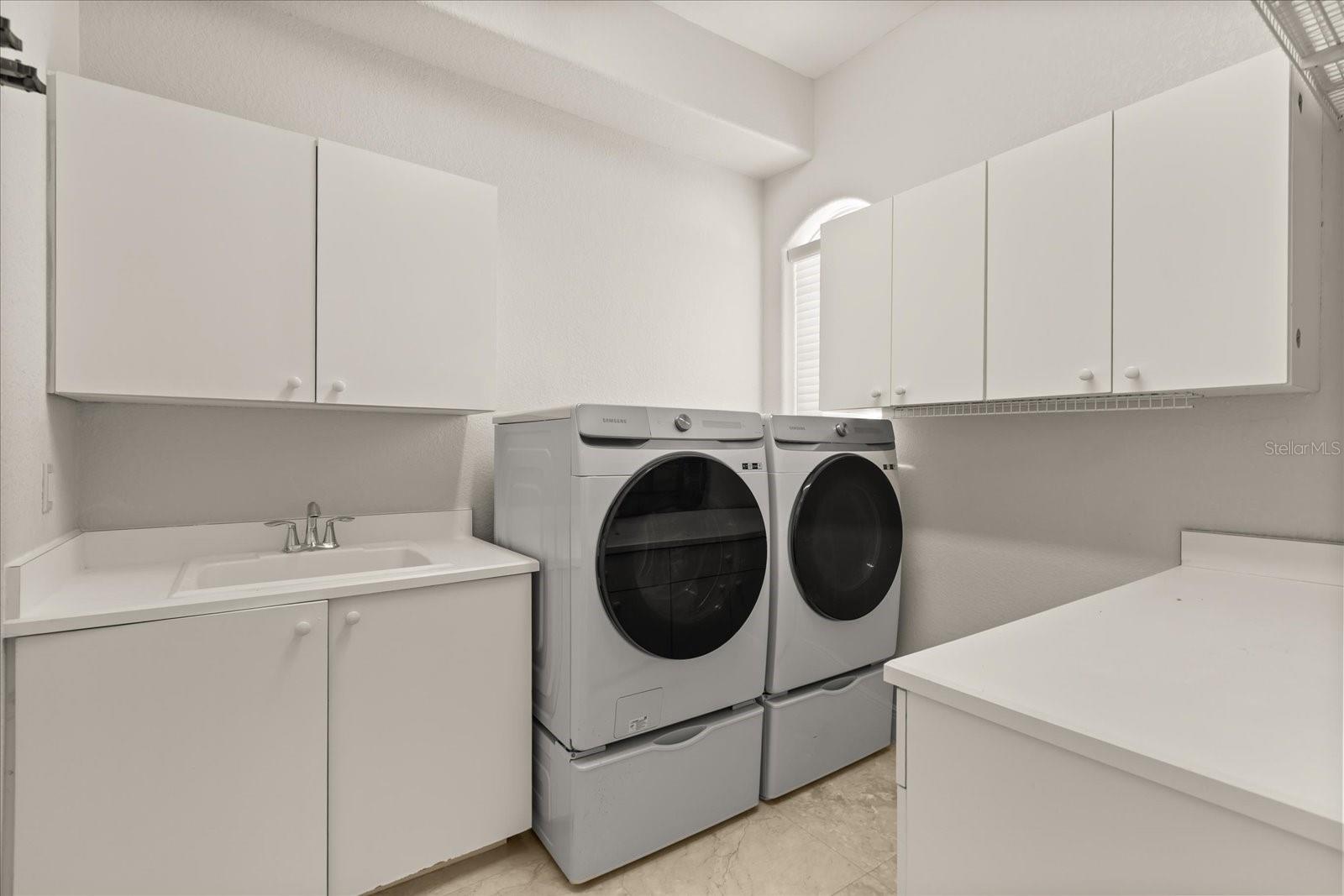 HEATHROW WOODS - Residential