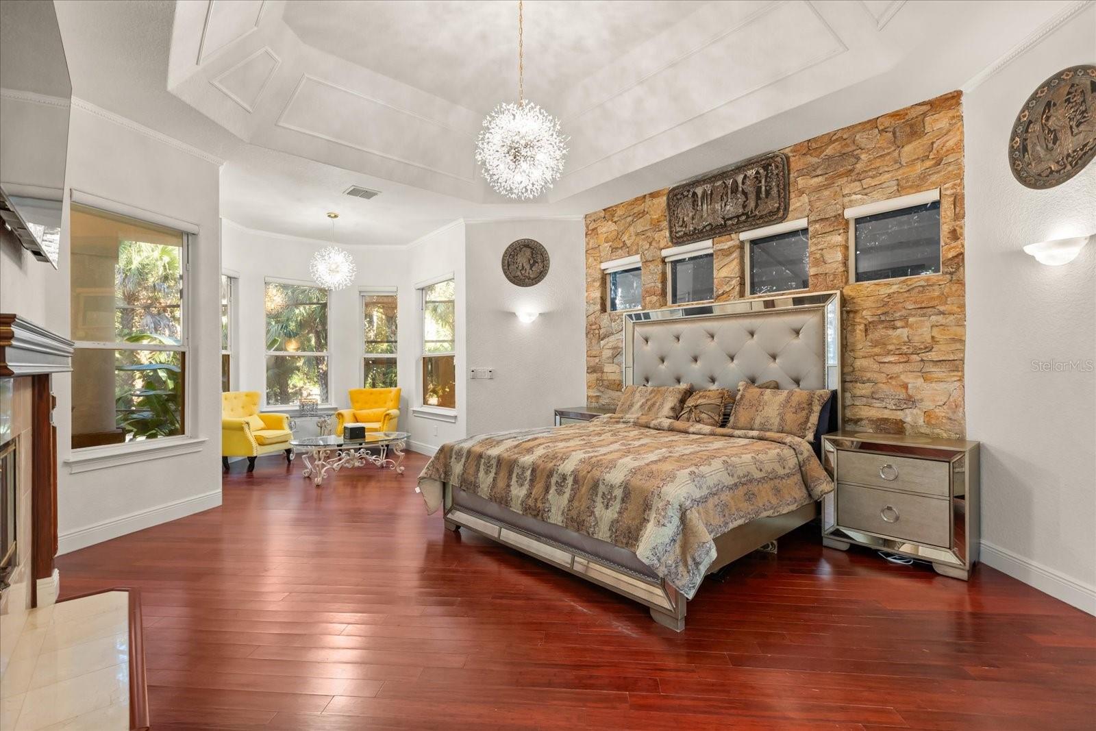 HEATHROW WOODS - Residential