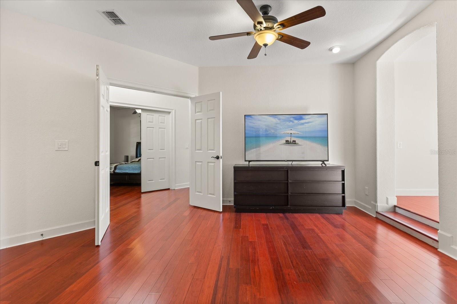 HEATHROW WOODS - Residential