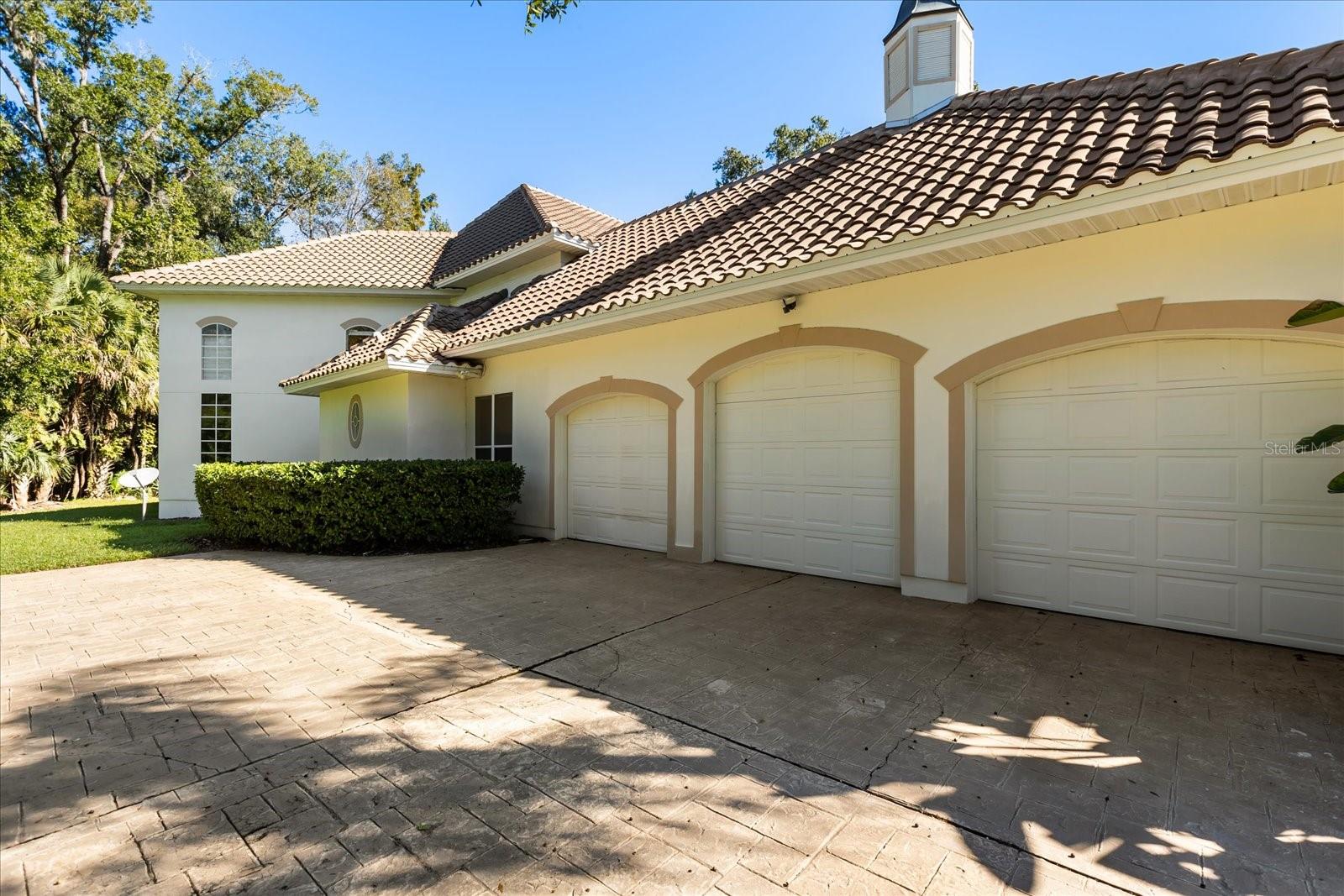 HEATHROW WOODS - Residential