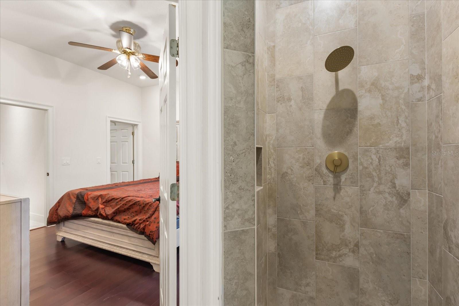 HEATHROW WOODS - Residential