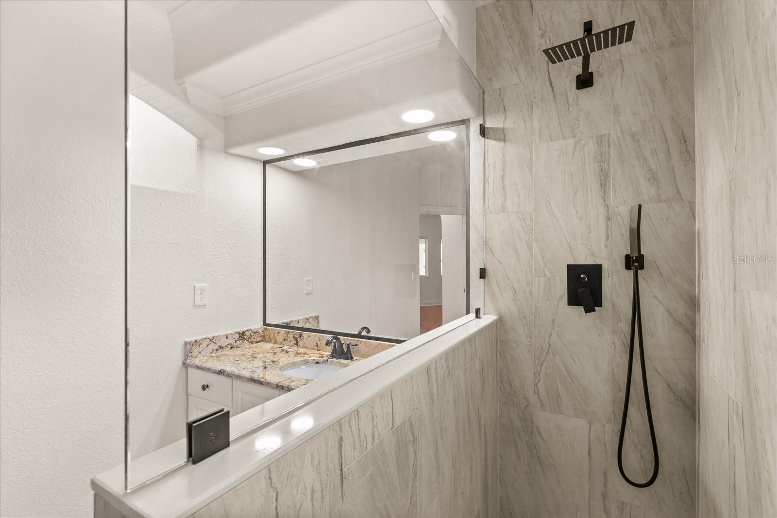 HEATHROW WOODS - Residential