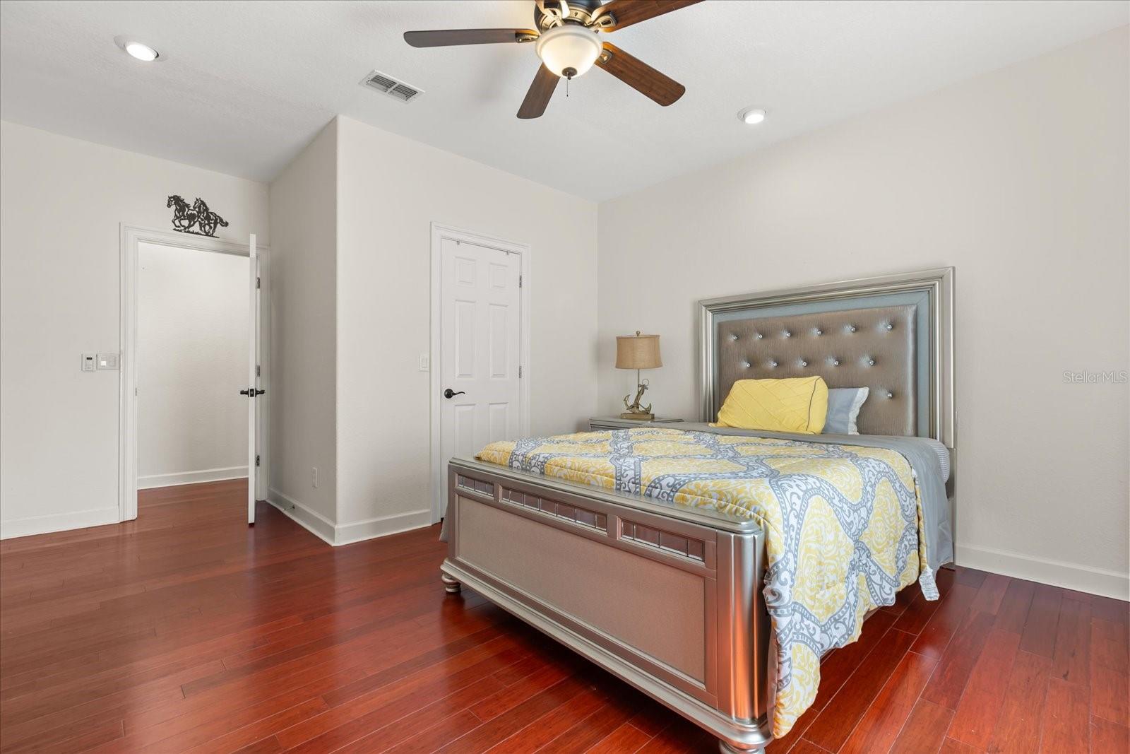 HEATHROW WOODS - Residential