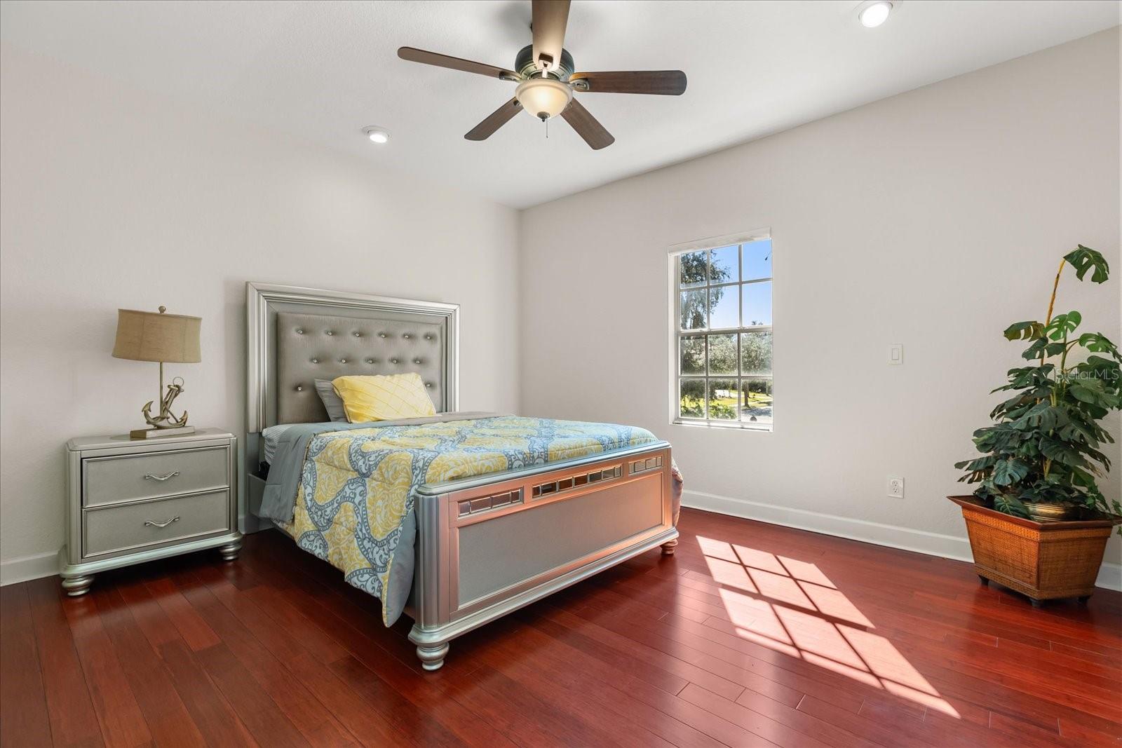 HEATHROW WOODS - Residential